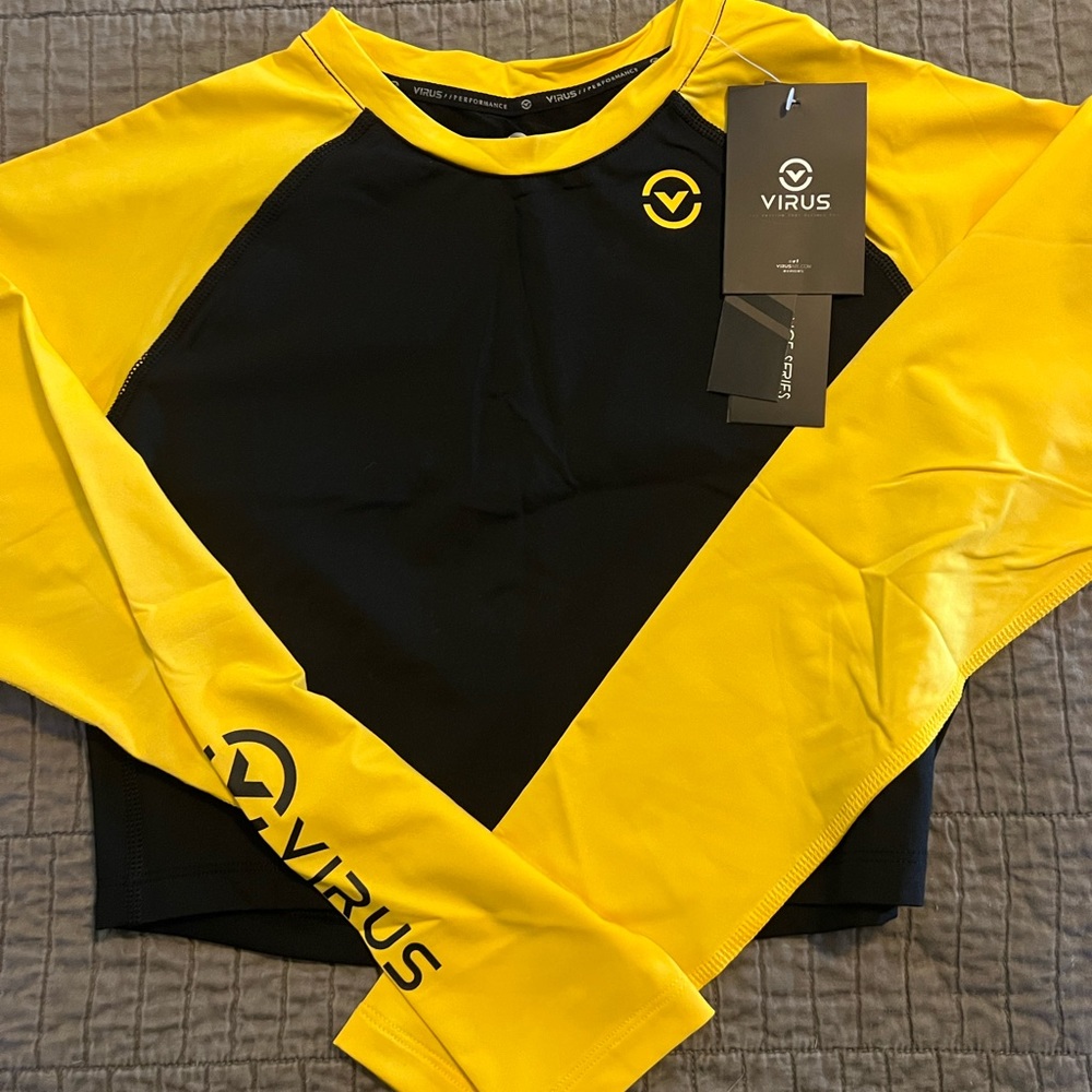 ECo45 | Widow Stay Cool Crop Rashguard. Lemon and black.